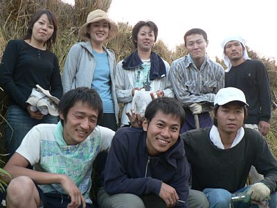 �n�T�K�P�̑O�ŁA��肵�����ԂŋL�O�B�e