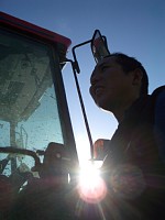 �g���N�^�[�̑O��