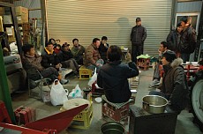 ����Ɍ����āA�b������